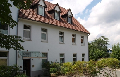 Das Bild zeigt das Haus Mamre. Hier unterstützen wir Kinder und Jugendliche mit Schwerstmehrfachbehinderungen sowie Kinder und Jugendliche mit Verhaltensauffälligkeiten.